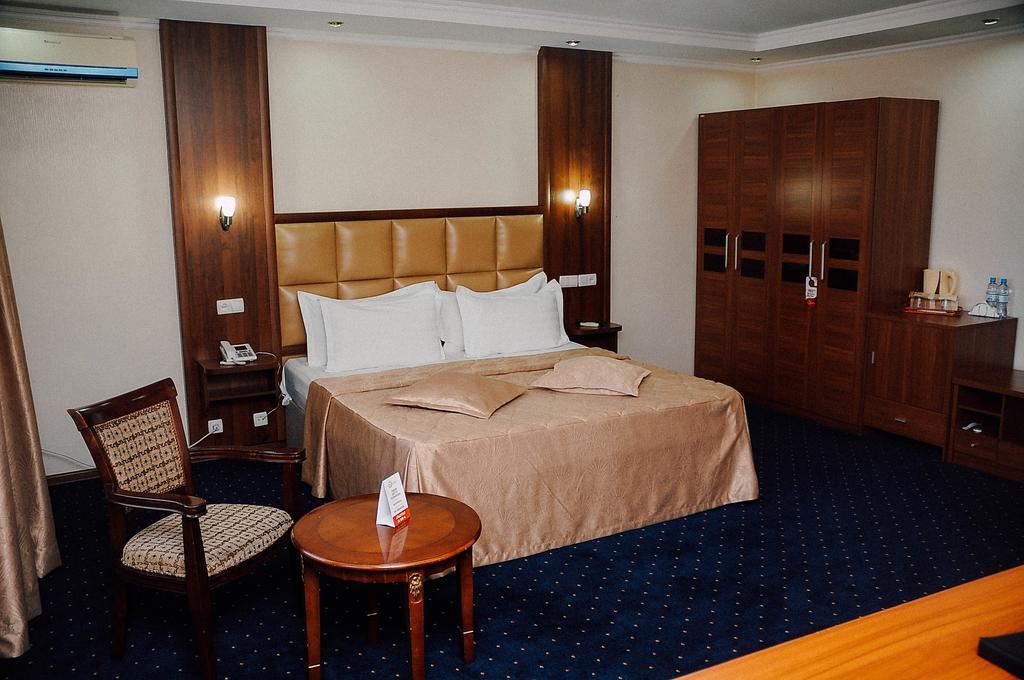 Dostyk Hotel Çimkent Dış mekan fotoğraf
