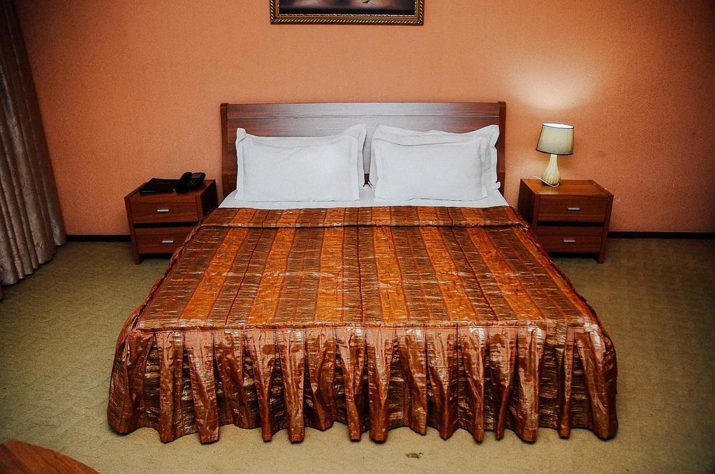 Dostyk Hotel Çimkent Dış mekan fotoğraf