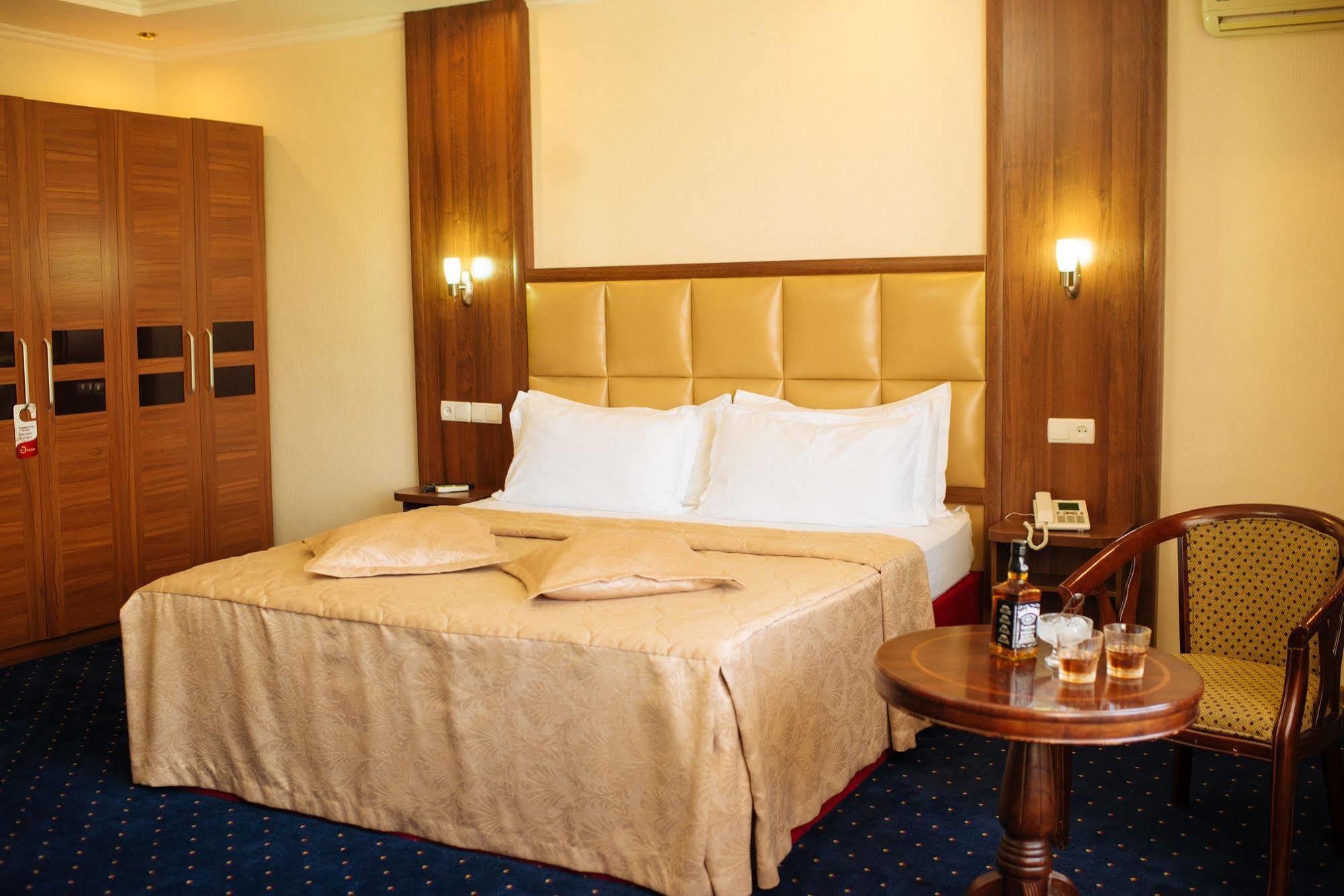 Dostyk Hotel Çimkent Dış mekan fotoğraf