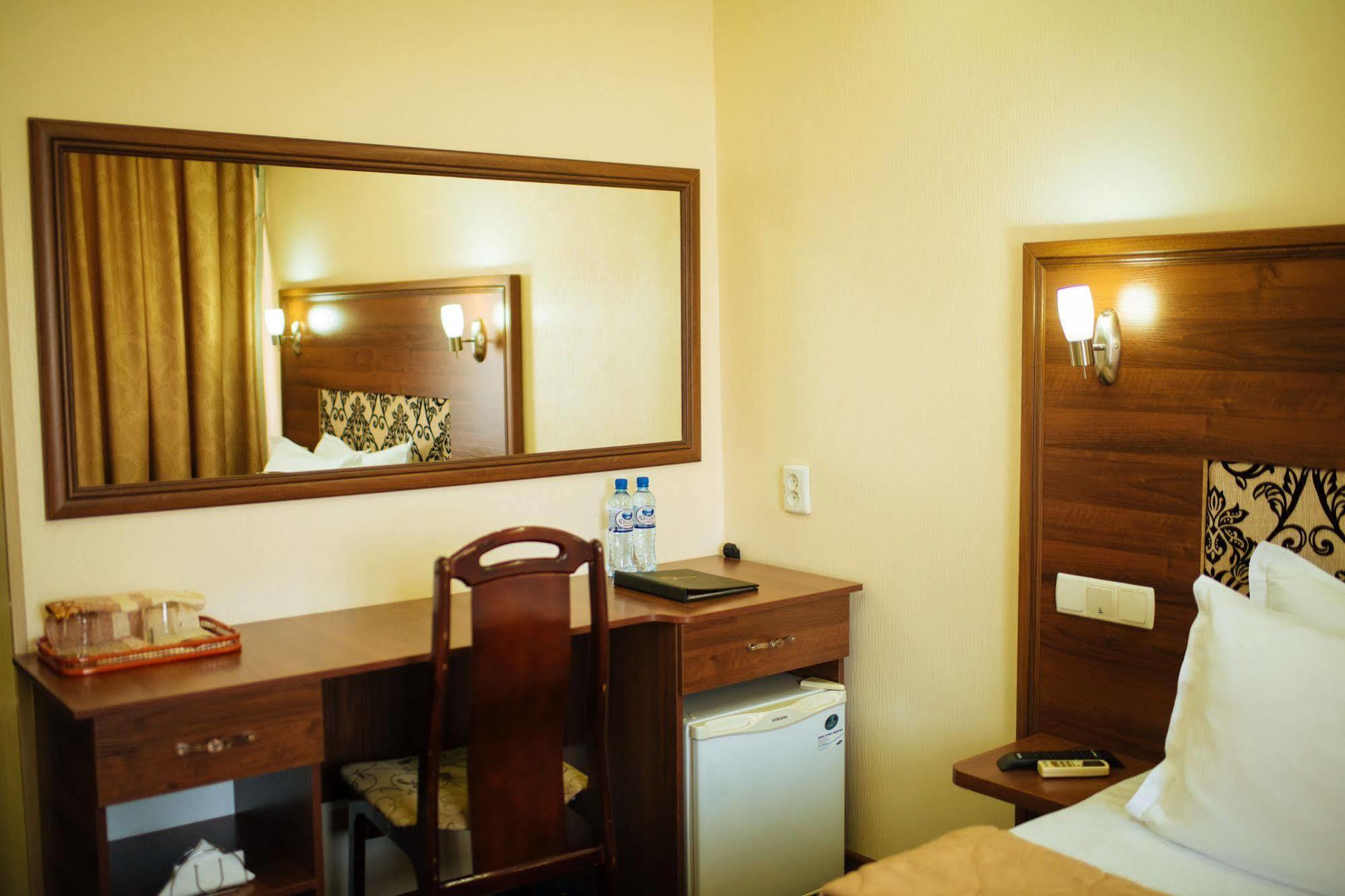 Dostyk Hotel Çimkent Dış mekan fotoğraf
