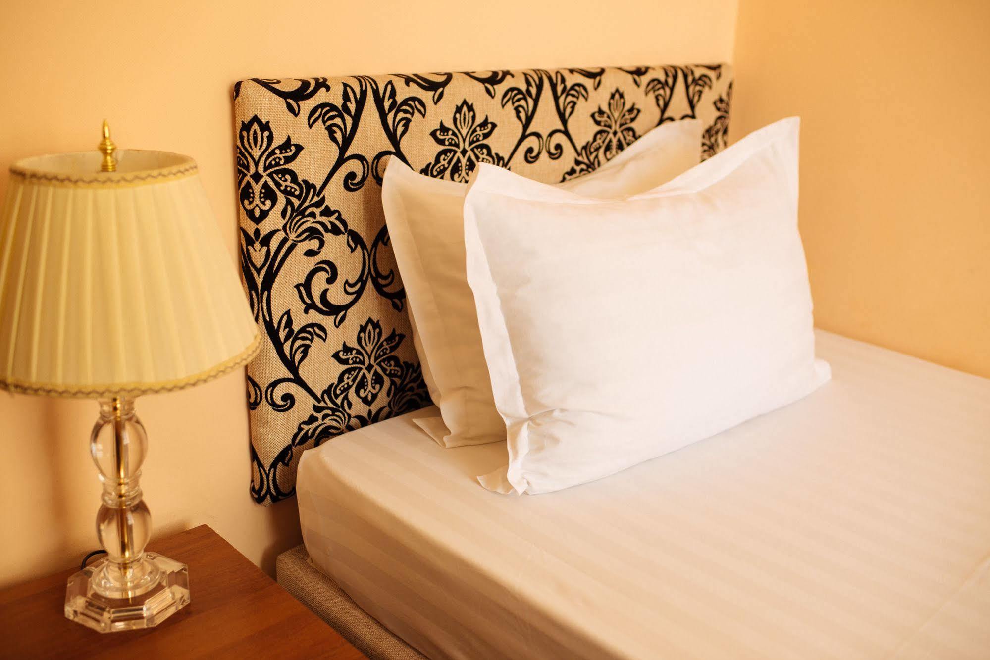 Dostyk Hotel Çimkent Dış mekan fotoğraf
