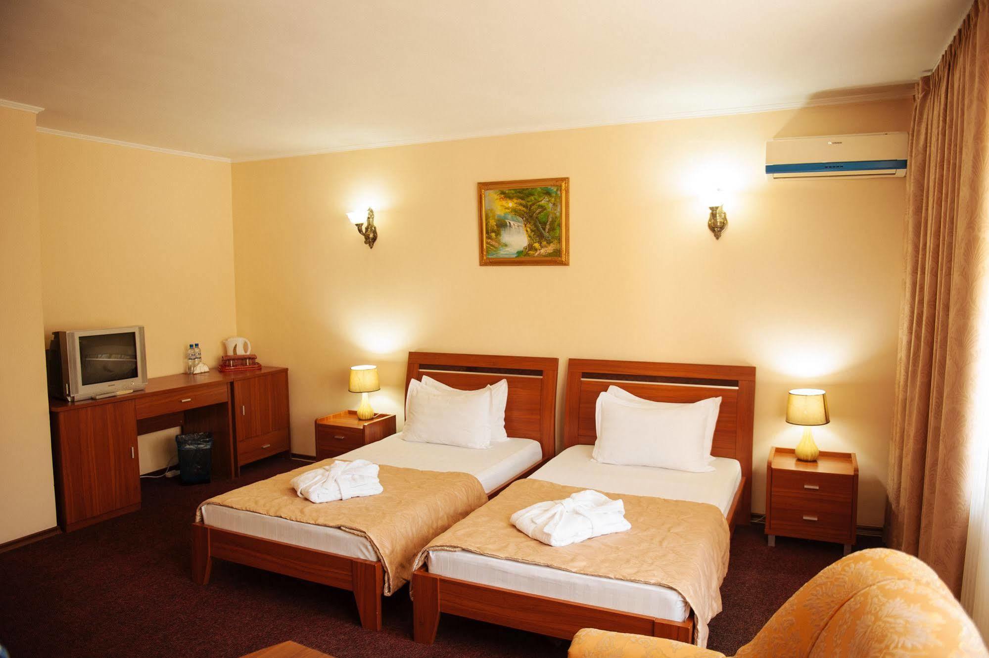Dostyk Hotel Çimkent Dış mekan fotoğraf